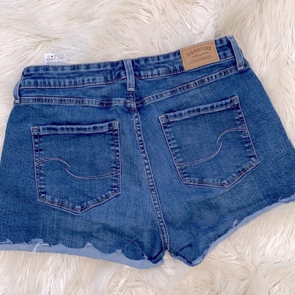 Levi’s high rise denim shorts size 12/31 - Picture 7 of 7
